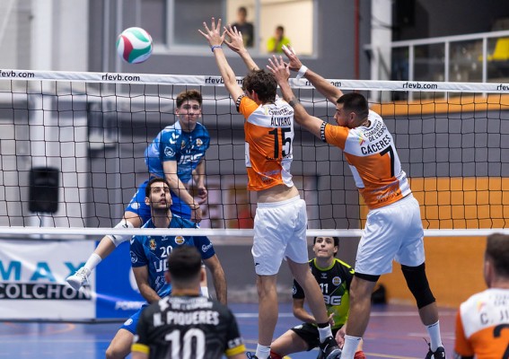 El UBE l'Illa Grau empieza la lucha por el ascenso con una victoria
