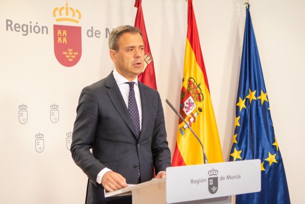 El Gobierno regional denuncia que Moncloa no frene la entrada de nutrientes en el Mar Menor 