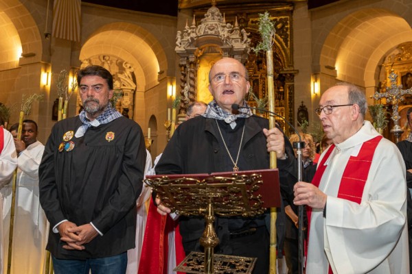 El obispo Munilla pide una triple misericordia a la Santa Faz: paz, agua y natalidad