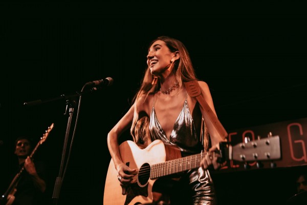 Mercedes Cañas abre boca de su próximo disco en la Sala Jerusalem