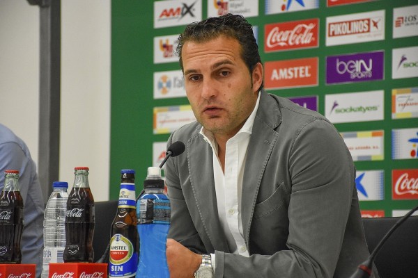 Baraja se reencuentra en un momento crítico con el primer equipo al que entrenó
