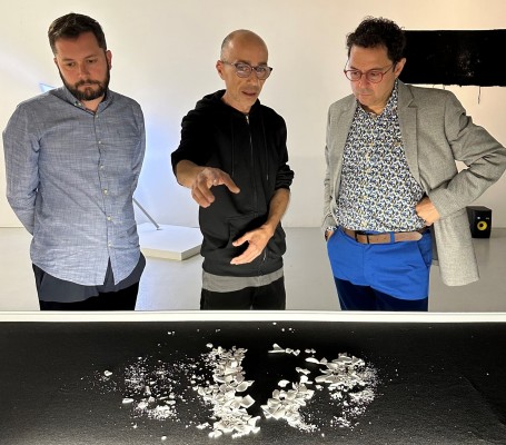 El artista Pedro Guirao reflexiona en el Párraga sobre 'La vida inútil de los objetos'
