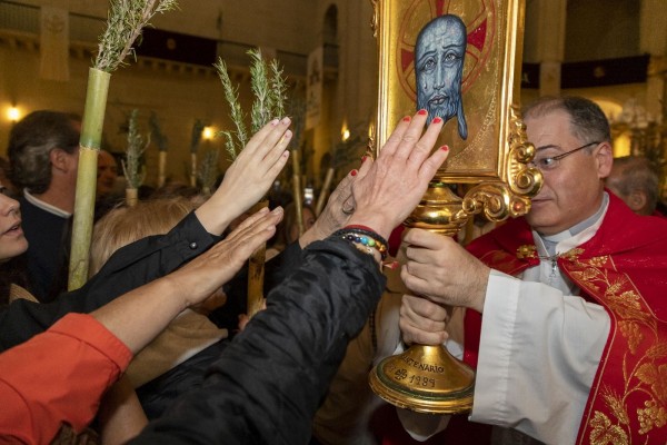 Alicante vive la Santa Faz más madrugadora y masiva con cerca de 350.000 peregrinos

