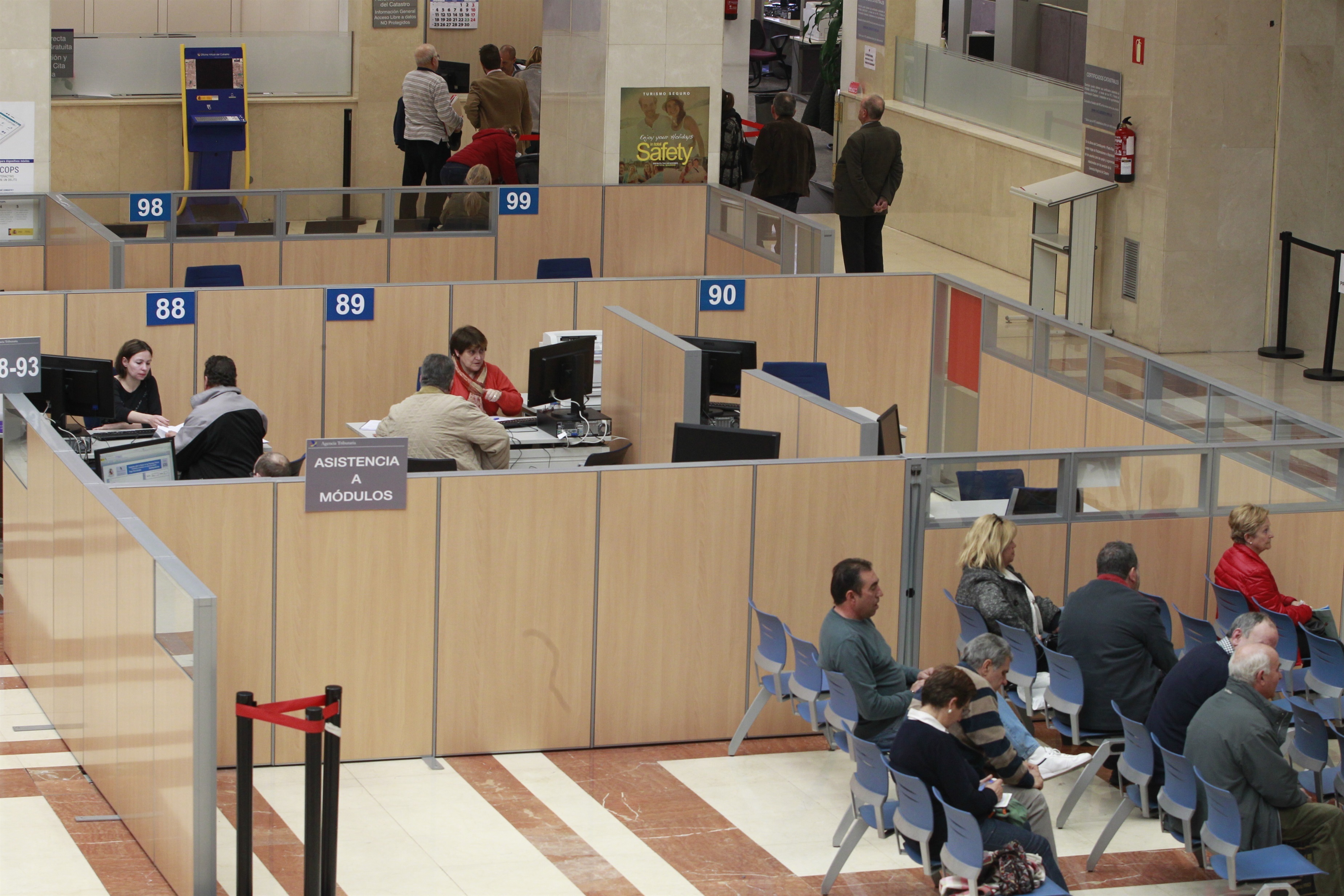 El 38% de los declarantes valencianos no dona ni a la iglesia ni a fines sociales
