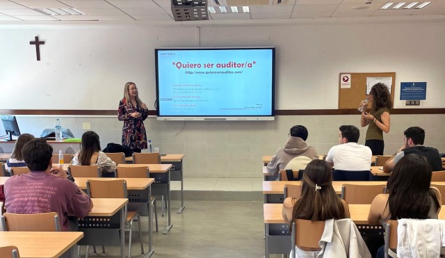 Los auditores acercan las bondades de su profesión a la comunidad educativa de la Región