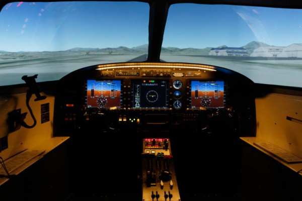 Miñano culmina la fusión: European Flyers, la mayor escuela de pilotos de España