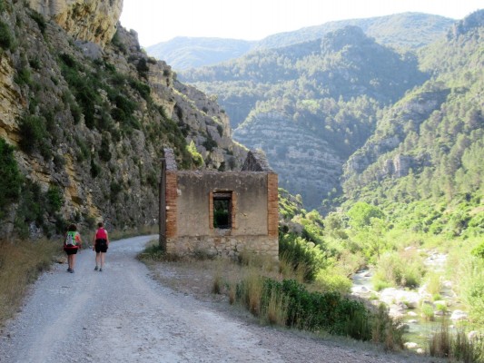 Vía Verde del Serpis: una ruta por los vestigios del trayecto del ferrocarril que unía Alcoy y Gandia
