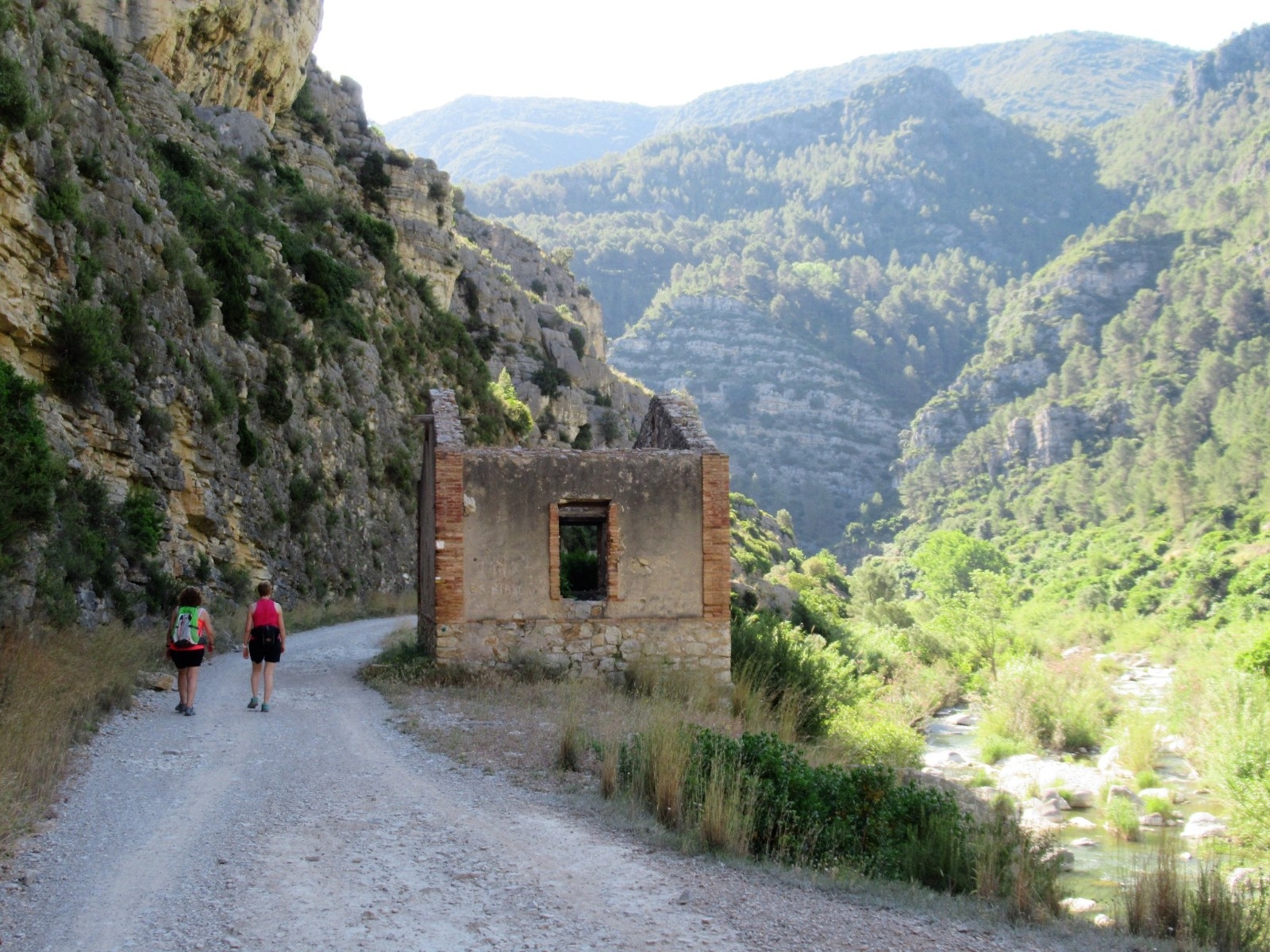 Vía Verde del Serpis: una ruta por los vestigios del trayecto del ferrocarril que unía Alcoy y Gandia