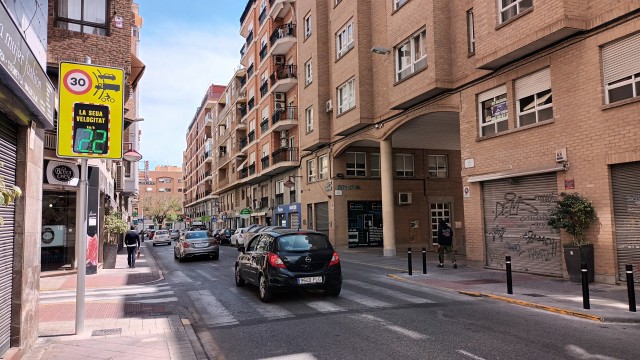 La calle Ángel de Elche ya tiene su radar para controlar la velocidad tras las quejas vecinales