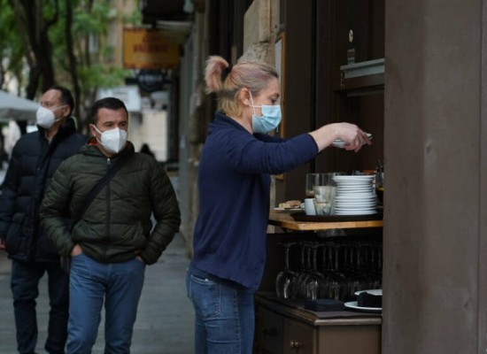 Las ventas del sector servicios suben un 7,7% en febrero impulsadas por la hostelería y el automóvil