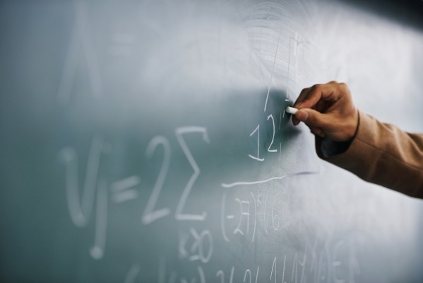 Los docentes funcionarios se movilizan al verse en 