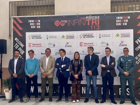 La Infinitri 113 Triathlon de Peñíscola recibe a 1.000 atletas con récord de participación femenina

