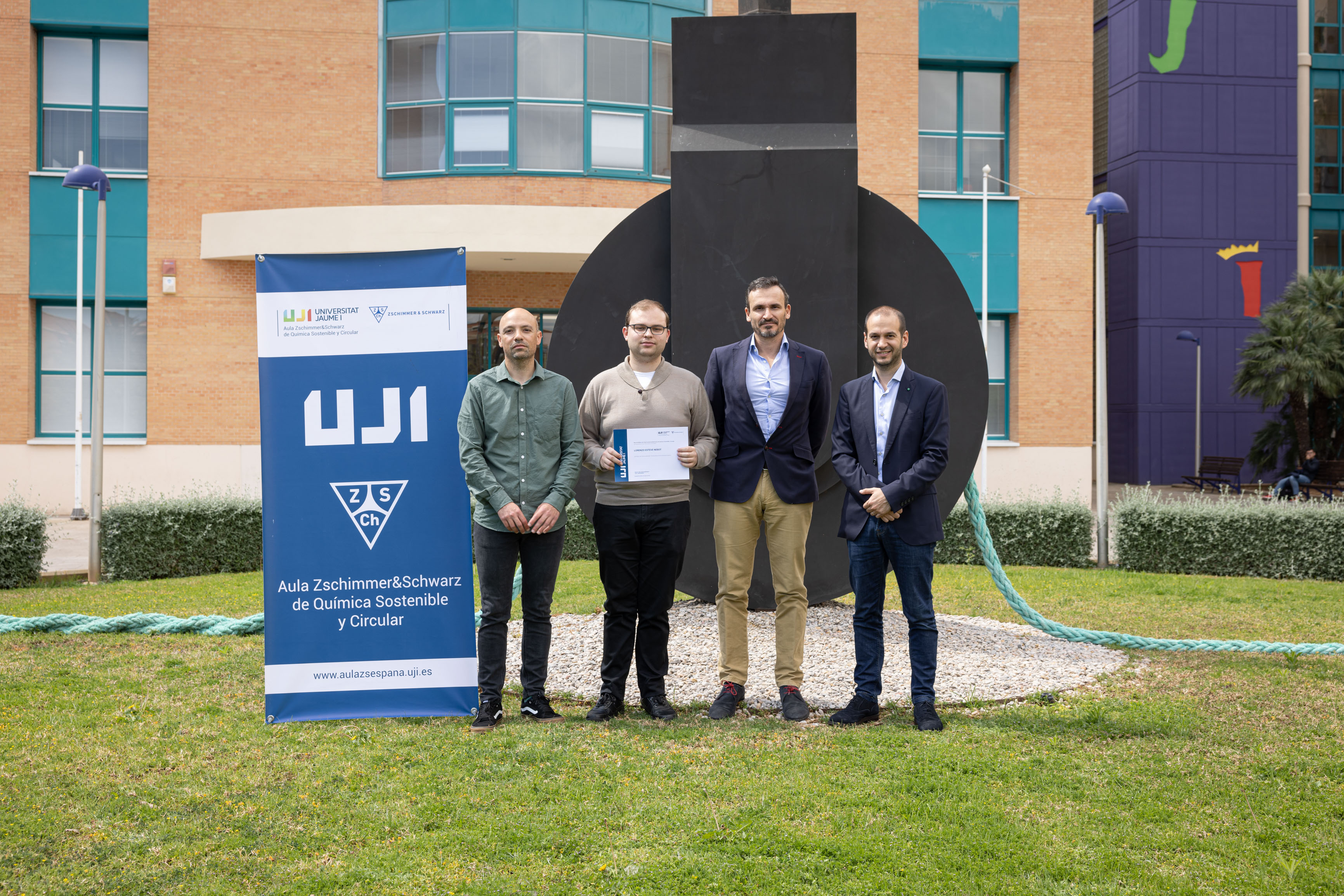 L'empresa química Zschimmer & Schwarz  lliura una beca per a estudis de màster de l'UJI  