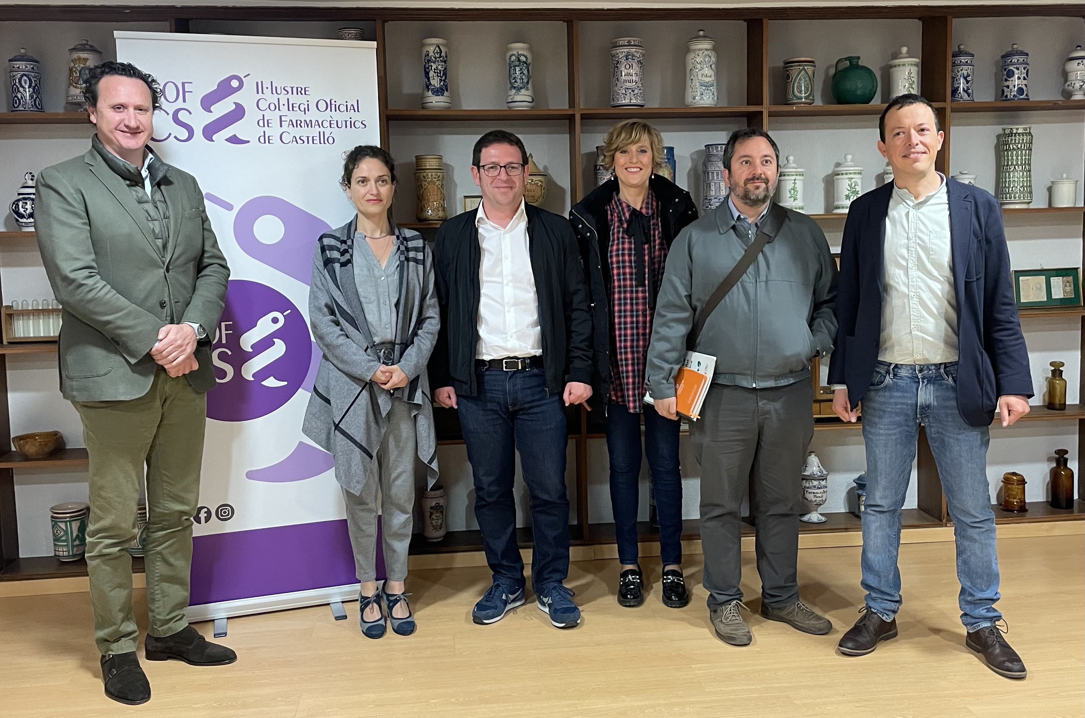 Compromís y el Colegio de Farmacéuticos ponen el foco en la sostenibilidad del sistema de salud