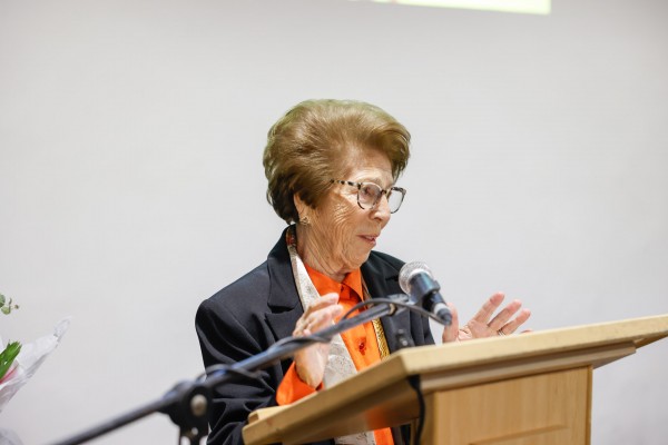 L'Alfàs premia a Paquita Mendoza Cortés por su trayectoria profesional