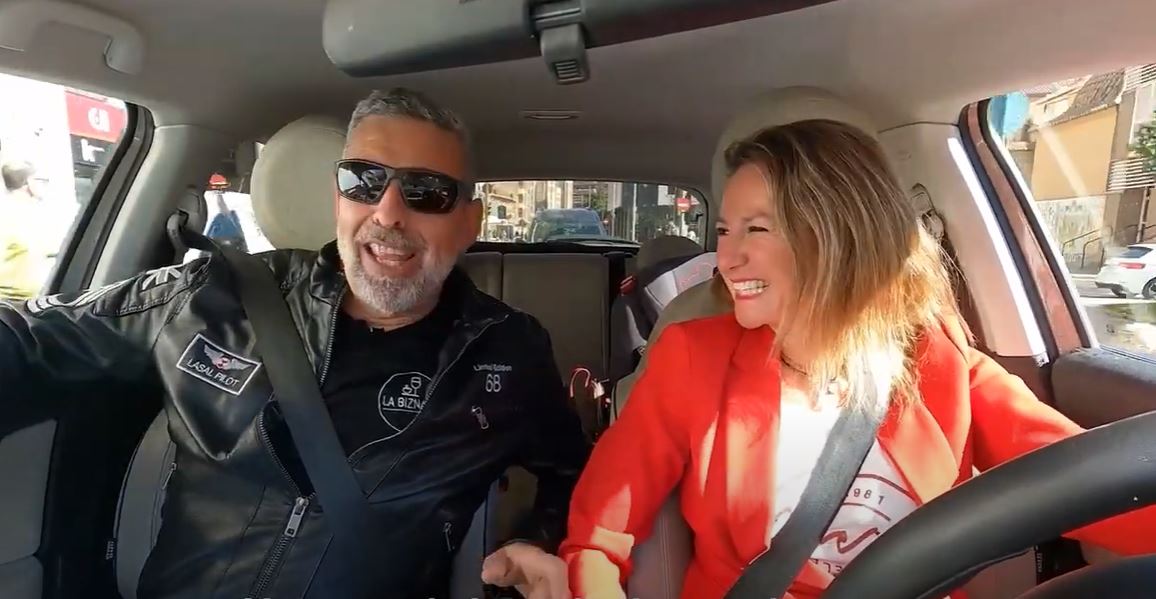 Carrasco da otra vuelta de tuerca a su precampaña: cercanía y proximidad al estilo show americano