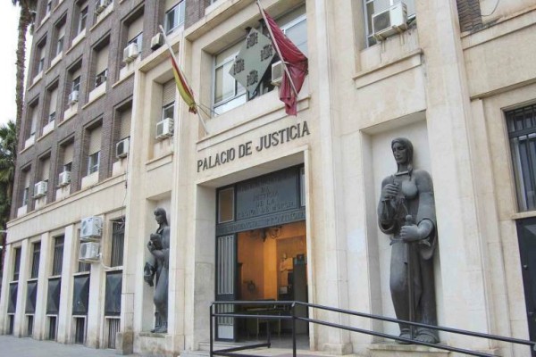 Más de 1.500 funcionarios de Justicia comienzan una huelga indefinida en la Región