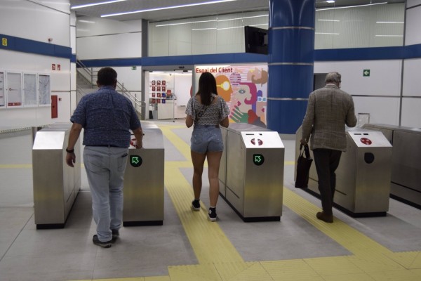 Metrovalencia permitirá validar el billete con móviles, tarjetas bancarias y códigos QR