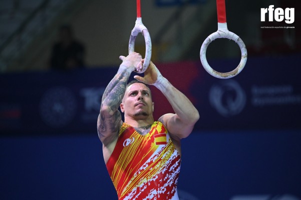 Néstor Abad y Laura Casabuena acarician el pódium en el Europeo de gimnasia artística