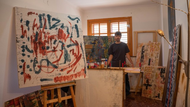 'Dos vías' y la intersección entre pintura y diseño gráfico