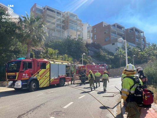 Los bomberos dan por estabilizado el incendio forestal en Oropesa del Mar