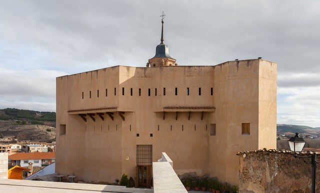 Avalancha de quejas en la Universidad de Alcalá contra Ilitia, que ahora gestionará un hotel
