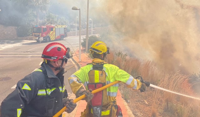 Declarado un incendio forestal en Oropesa del Mar próximo a un pinar en Torre Bellver