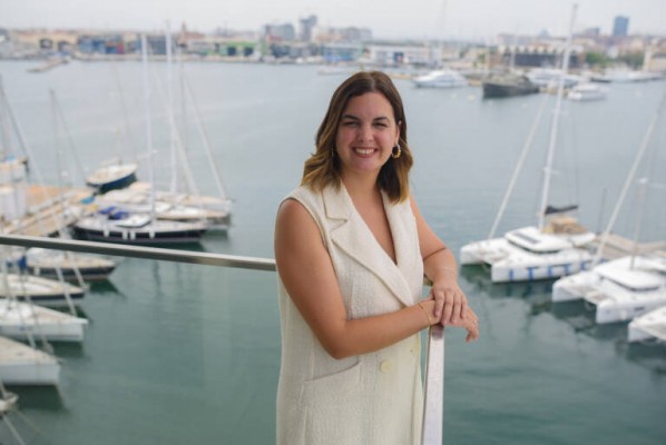 Sandra Gómez ofrece la base del Alinghi para la Marina de Empresas de Juan Roig