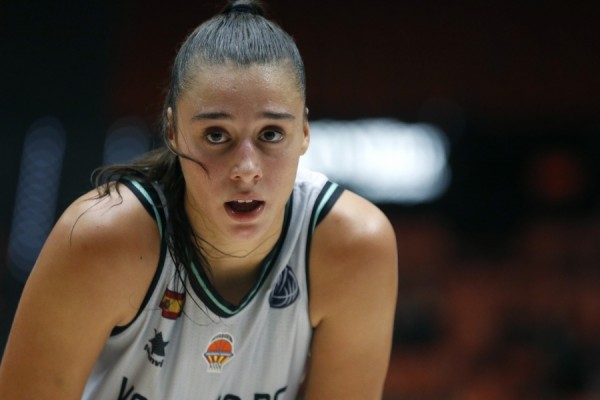 Raquel Carrera, incluida en el segundo mejor quinteto de la EuroLeague Women