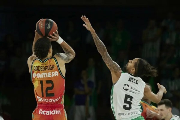 El Valencia necesita cortar ante el Betis la mala racha que ya amenaza los cruces
