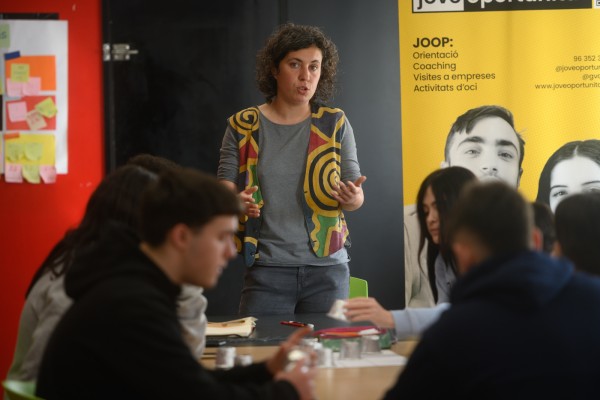 Recuperar la confianza y trabajar las emociones, así miran al futuro jóvenes que ni estudian ni trabajan