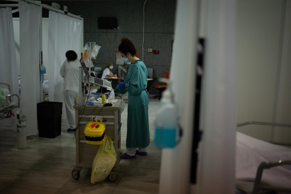 El Ministerio de Sanidad notifica 15.083 casos nuevos de coronavirus y añade 180 muertes más
