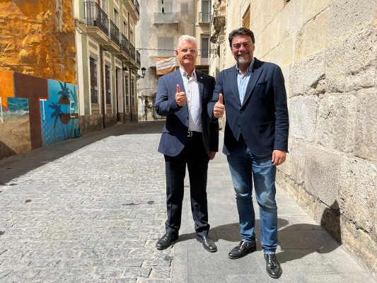 El PP de Alicante cierra su cabeza de lista con un comisario para ordenar la Policía y un líder vecinal 