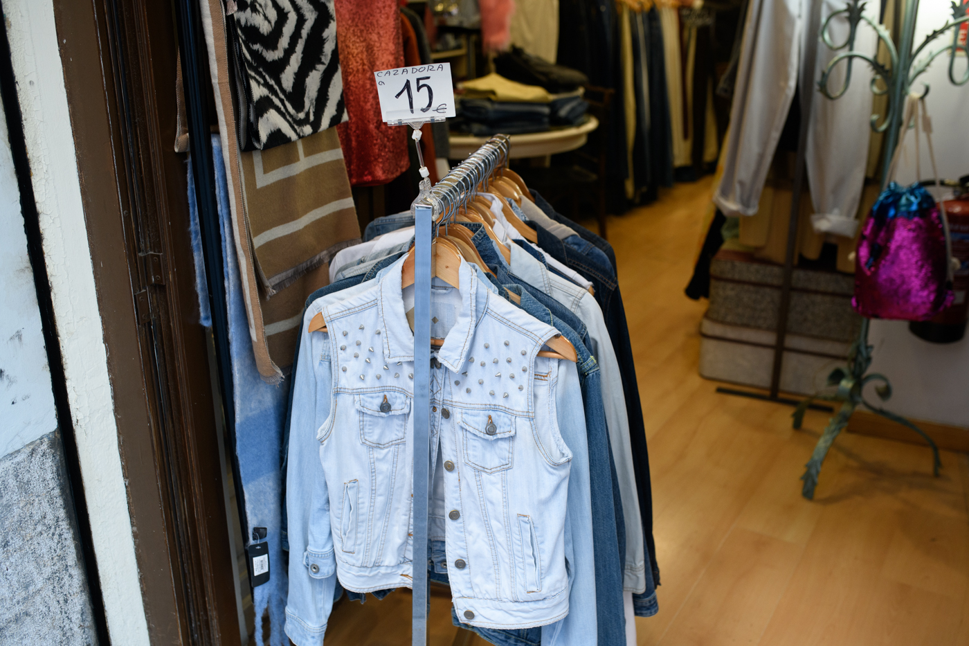 València cuenta con diferentes tiendas de ropa de segunda mano  - 