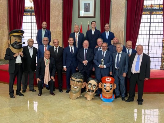Los Cabezudos del Entierro de la Sardina celebran tres décadas desde su refundación