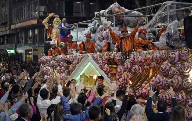 Los sardineros dejarán una lluvia de dos millones de juguetes en el gran desfile de este sábado