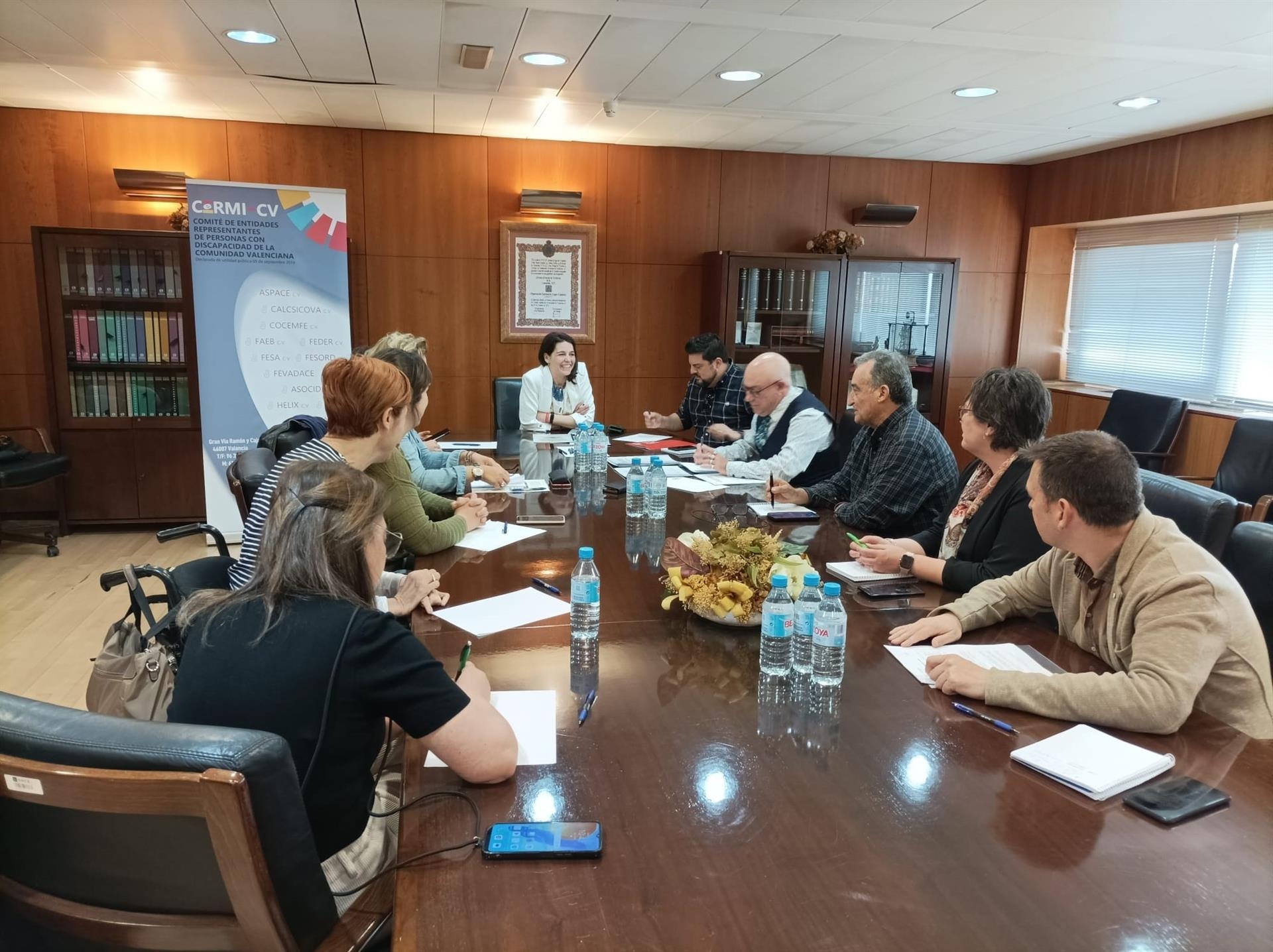 El PSPV promete crear la figura del auxiliar del transporte para personas con discapacidad