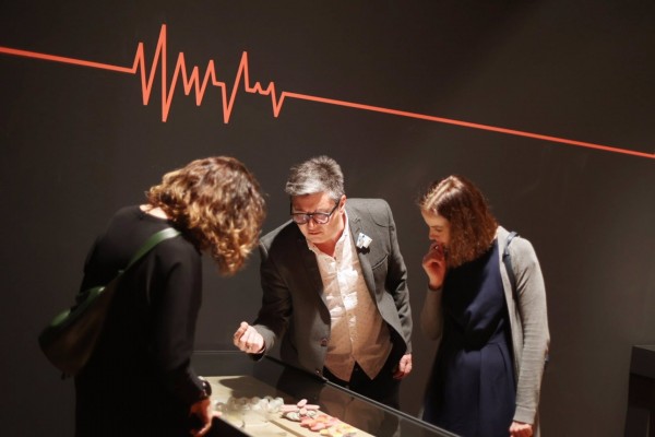 El Centre del Carme reflexiona sobre el adorno y el cuerpo con 'Schmuck'