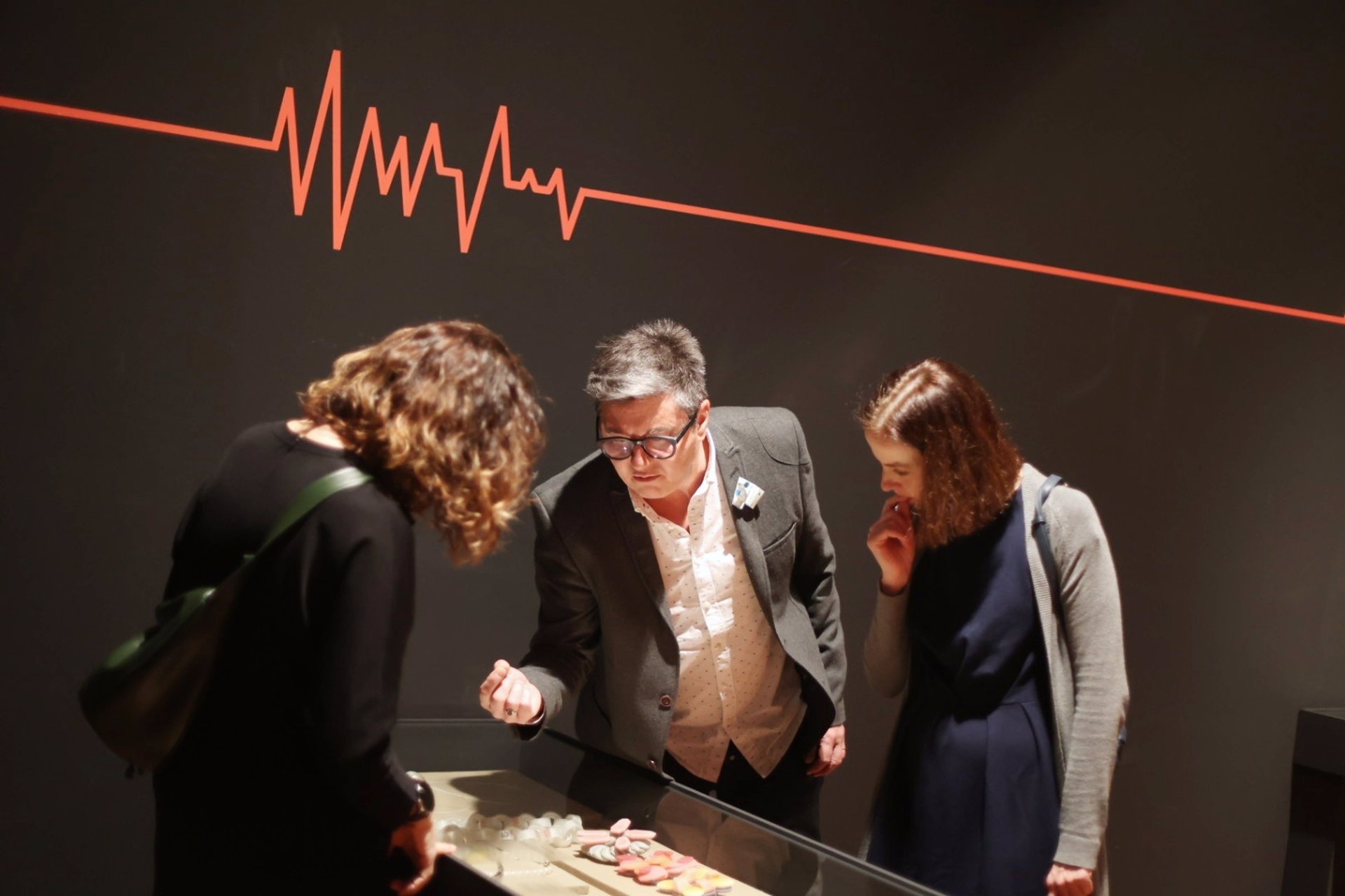 El Centre del Carme reflexiona sobre el adorno y el cuerpo con 'Schmuck'