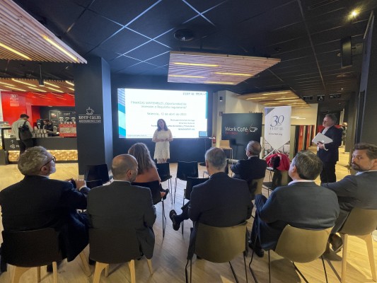 La FEBF presenta el 'Diccionario Sostenibilidad y Agenda 2030' en el Work Café del Banco Santander