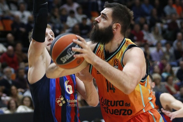 Un tenso Valencia dice adiós a la Euroliga mientras trata de reconstruirse
