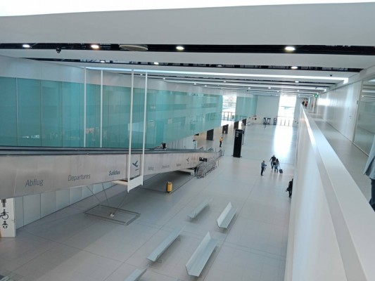 El aeropuerto de Corvera no remonta y se estanca en las cifras del 2022