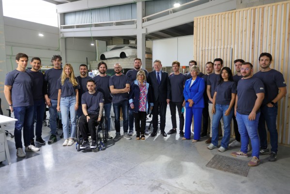 Puig dice que el Consell ayudará a Liux, en Santa Pola, para crear 