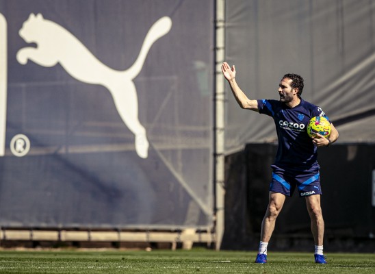 Nico comienza una sesión 'vigilada' por Layhoon