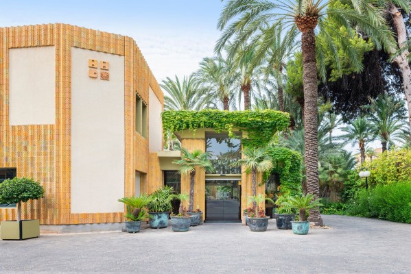 El hotel Huerto del Cura celebra la 1ª Gala Bienvenida al verano en beneficio de AMACMEC