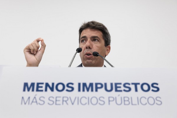 Mazón promete bajar el IRPF a las rentas medias y bajas y un paquete de 10 nuevas deducciones