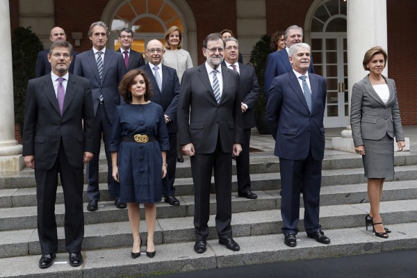 Rajoy posa en foto de familia con sus nuevos ministros en el Palacio de la Moncloa