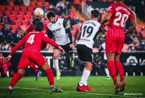 El Valencia empató en la última visita del Sevilla y ganó una de las cinco anteriores
