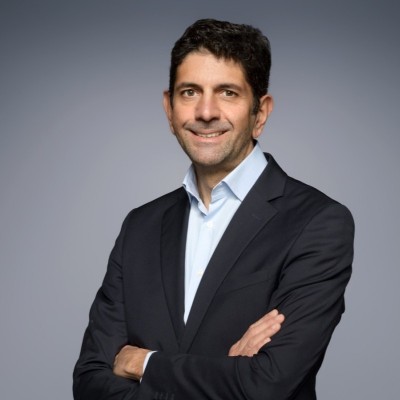 Laboratorios Almond se profesionaliza y ficha a Francisco Gil como nuevo director general