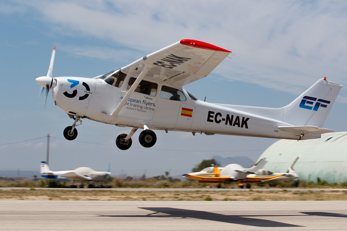 Miñano unifica sus dos empresas de formación de pilotos en European Flyers con una fusión